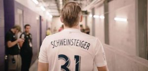 SCHWEINSTEIGER Memories - Von Anfang bis Legende 2020 Film Streaming Kaufen Shop News Review Kritik