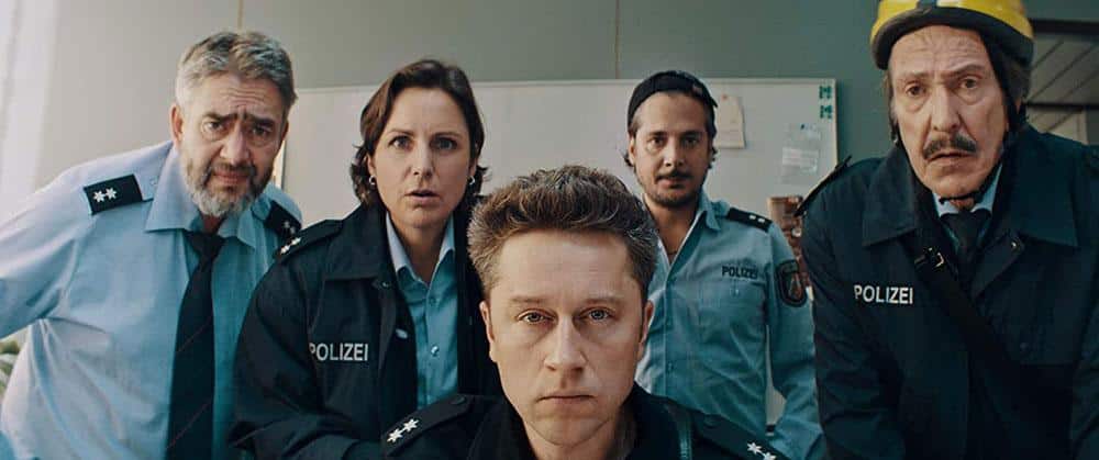 Faking Bullshit - Krimineller als die Polizei erlaubt [Blu-ray] Film 2021 DVD Review Szenenbild shop kaufen