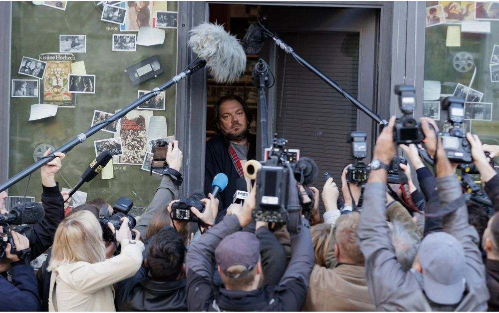 der held vom bahnhof friedrichstrasse film 2025